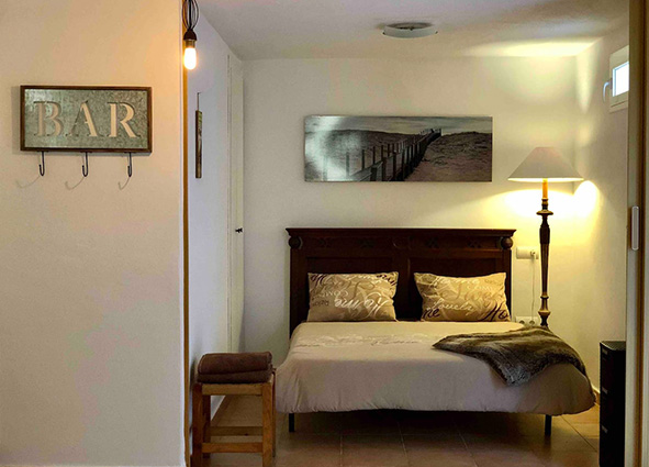 Apartment&apos;s bedroom